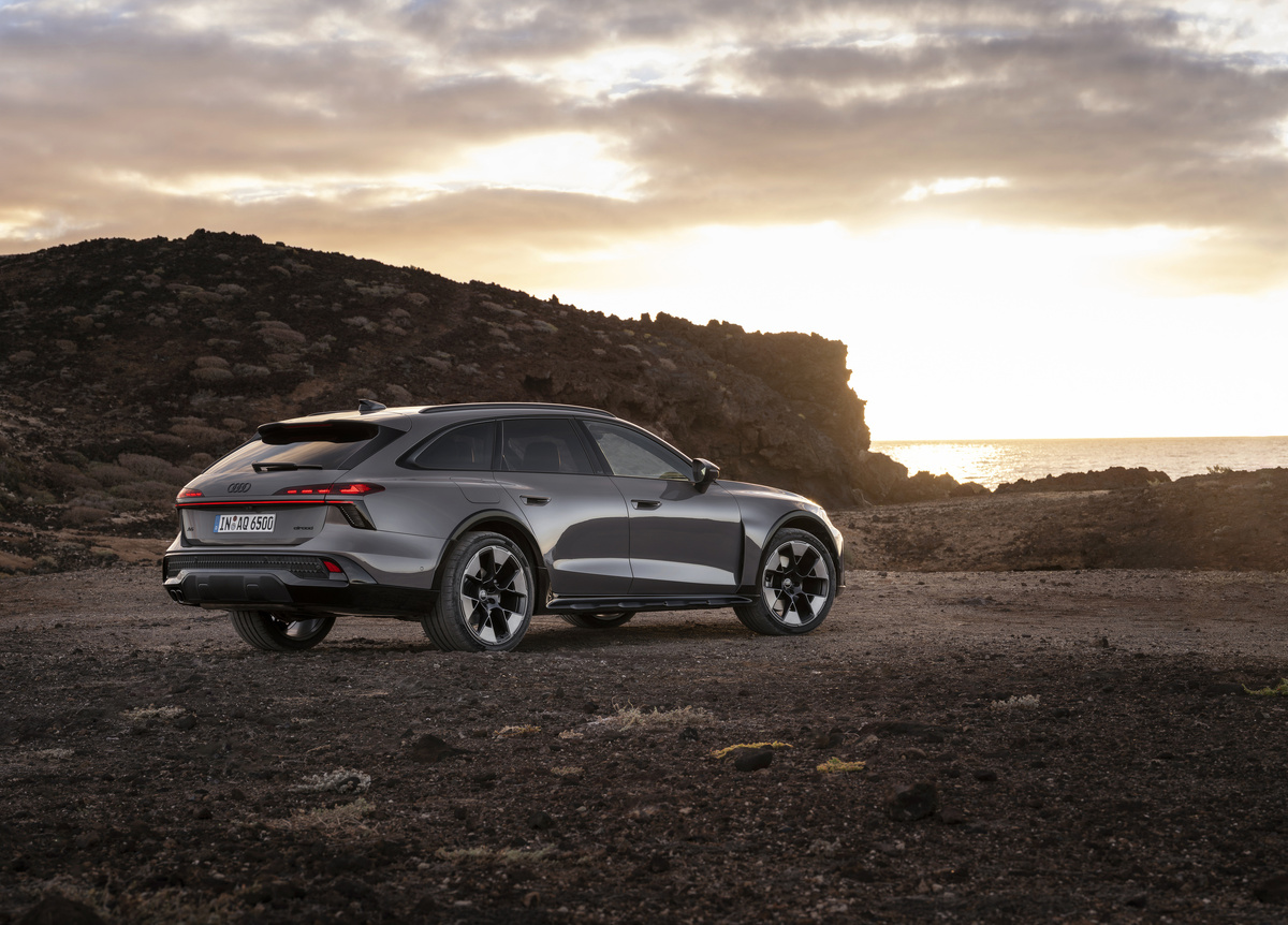    Audi A6 Allroad   
Audi