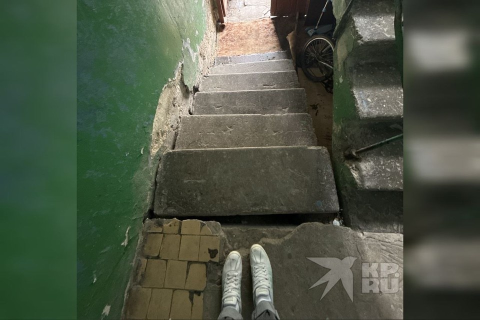   Жители жалуются на то, что подъезды не ремонтируют годами. Фото: читатель КП