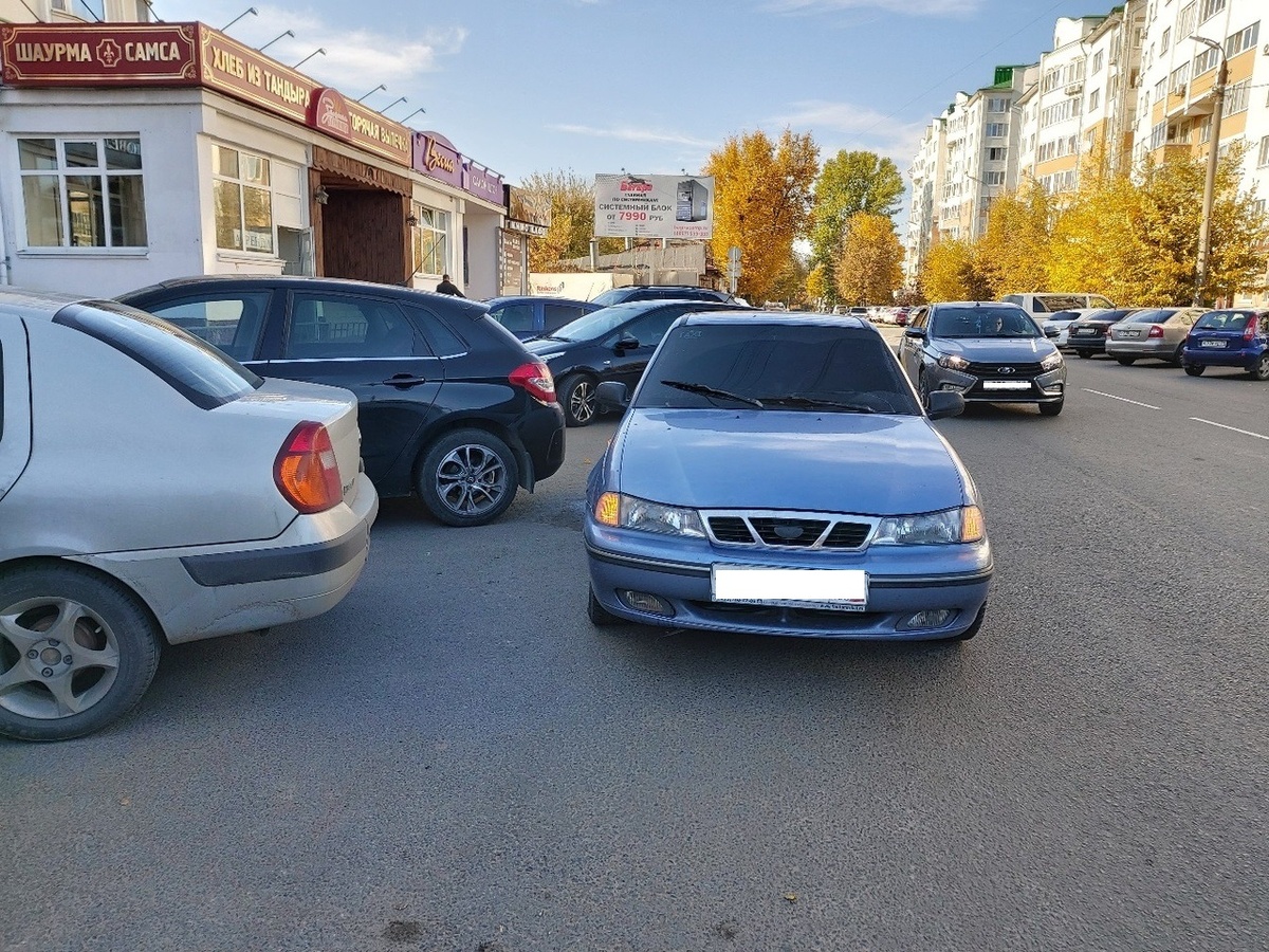 Сосед заблокировал вашу машину во дворе? Автоюрист объяснил, что можно сделать по закону