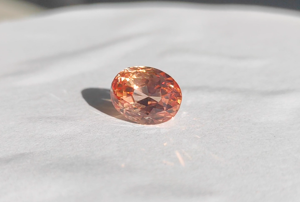 Сапфир Падпараджа 6,11 ct, Шри-Ланка, без облагораживания. Фото автора