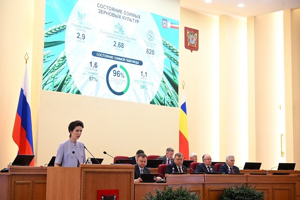    В Ростовской области к жатве подготовлено почти 13 тысяч зерноуборочных комбайнов. Фото: Заксобрание Ростовской области.