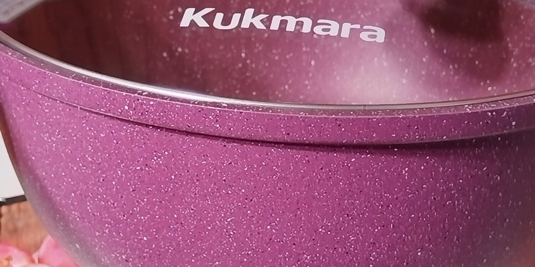 Купил сковороду Kukmara с каменным покрытием — теперь жарю без масла, и ничего не прилипает