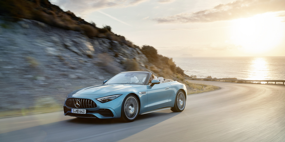 Чтобы не отдавать: москвич распилил пополам белый Mercedes-Benz SL при разводе