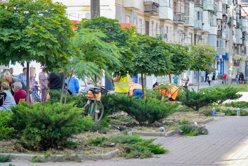    В городе наводят порядок. Фото - администрация Мелитополя