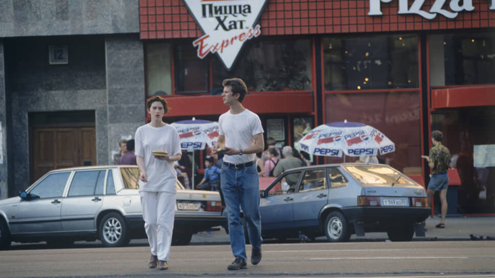 Пиццерия Pizza Hut на Тверской улице в Москве, 1994 год.📷Фото: Владимир Федоренко / РИА Новости