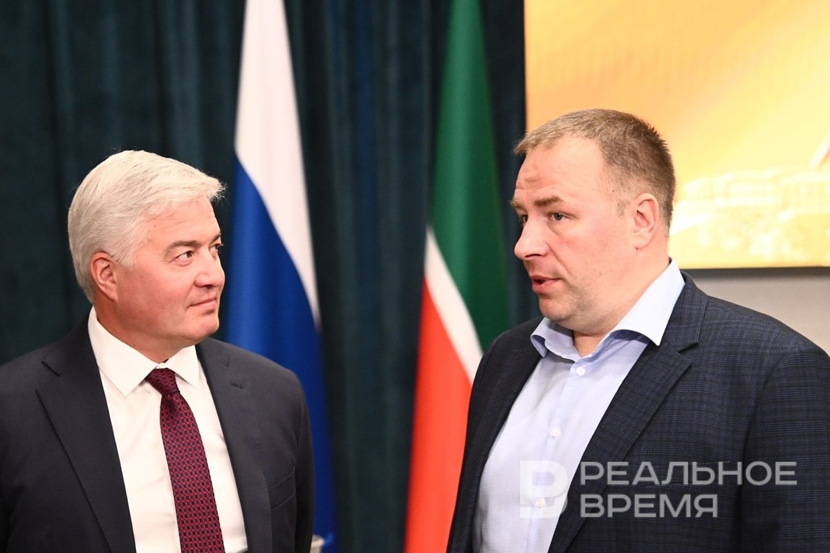    Евгений Ярощук — Айрату Сафину: «Как вам наш подарок в виде Кубка?» Динар Фатыхов / realnoevremya.ru