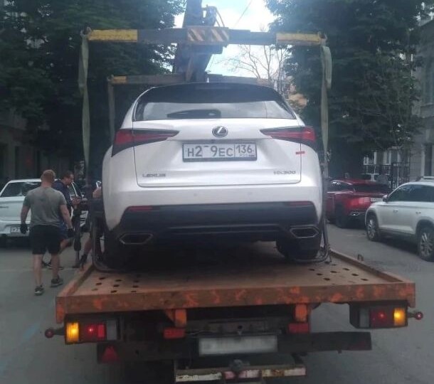 В Воронеже продолжают эвакуировать автомобили со скрытыми госномерами