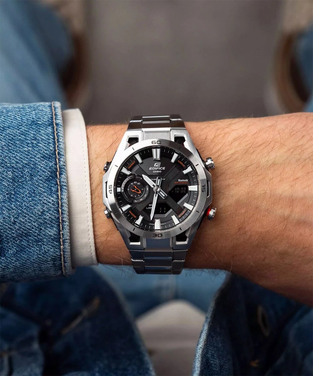 Часы Edifice ECB-2300D-1A технически оснащены, имеют премиальные функции