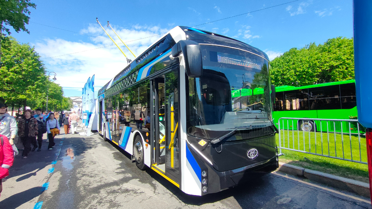 Выставка инновационного транспорта. Троллейбус ПКТС-6281.01 "Адмирал"