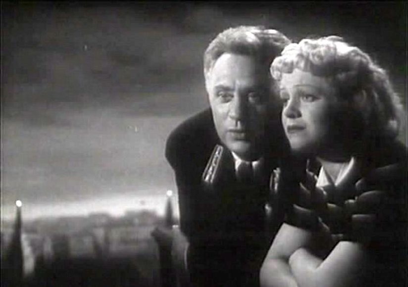 Кадр из фильма "Воздушный извозчик" (1943).