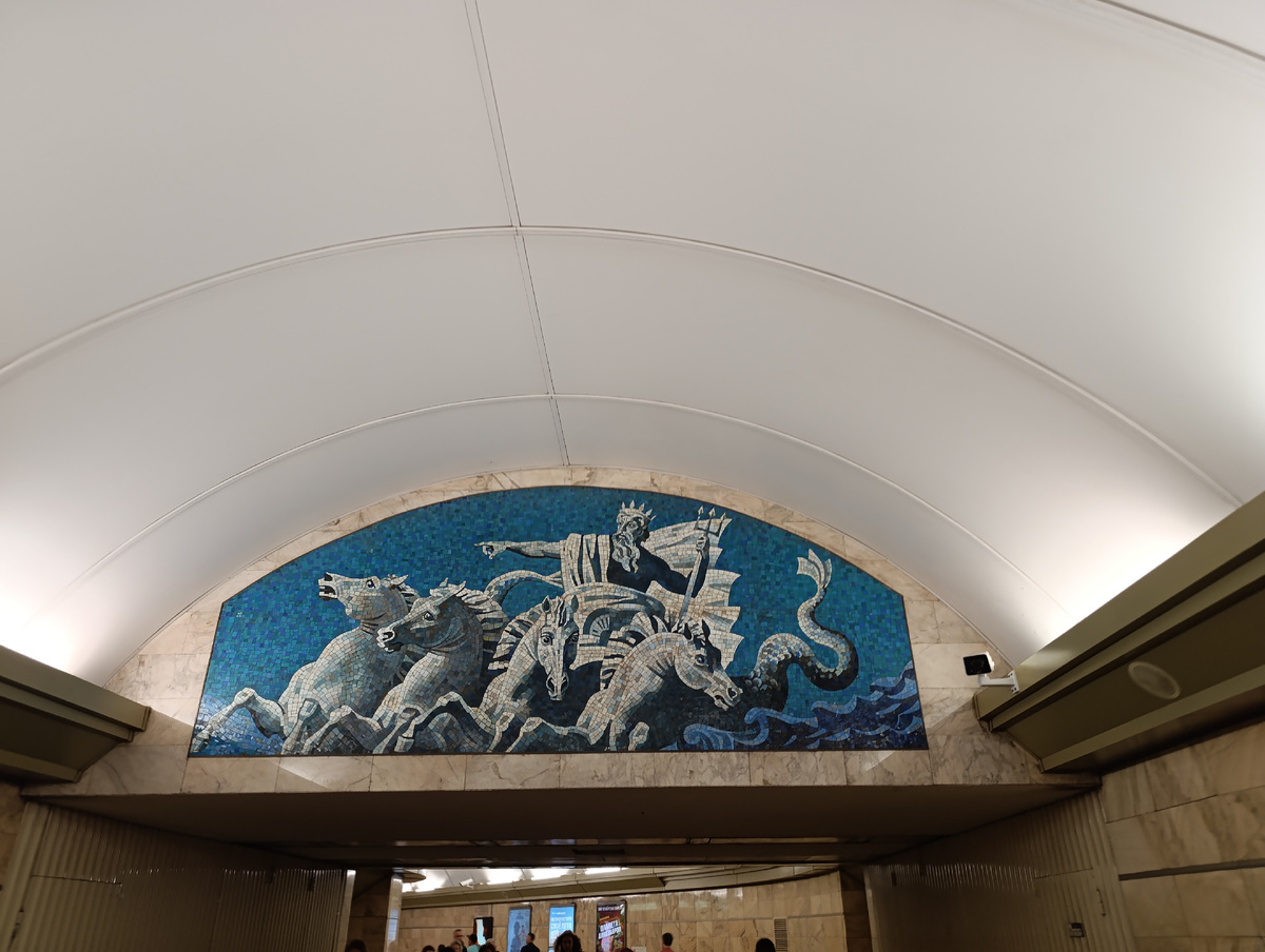 Люблю рассматривать мозаику в метро