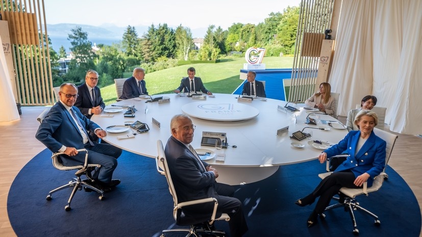     Европолитики и Дональд Трамп на саммите G7 во Франции globallookpress.com Michael Kappeler/dpa