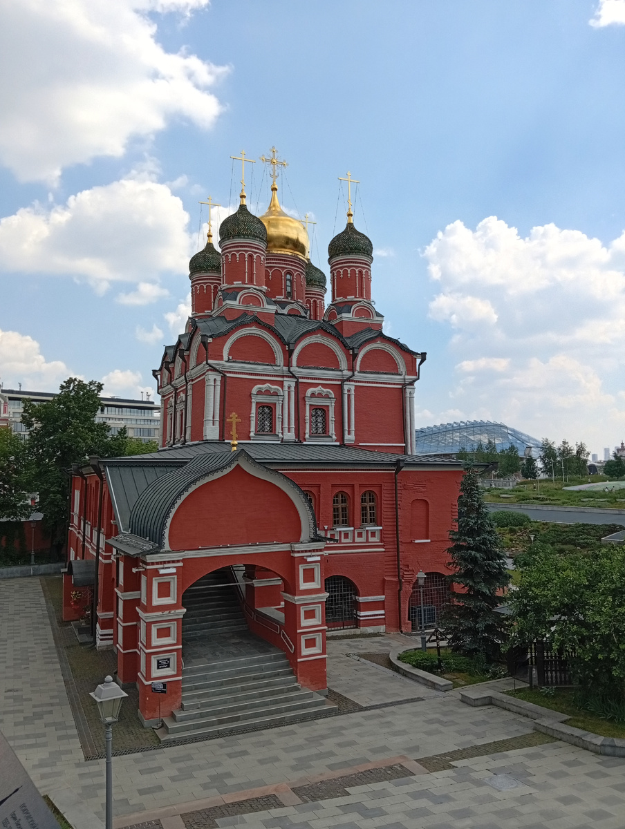 Справа виден концертный зал "Зарядье" (все фото автора)