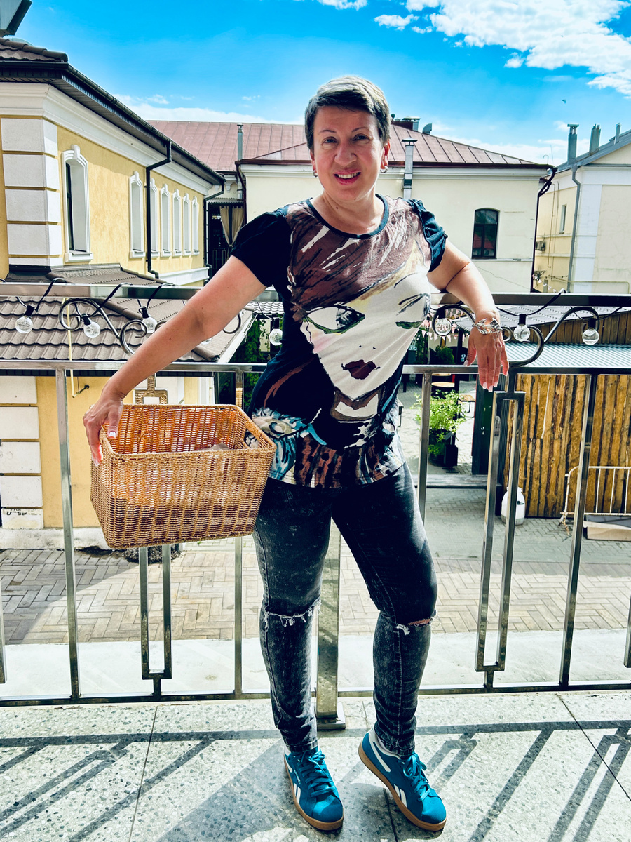 В корзине пледы 