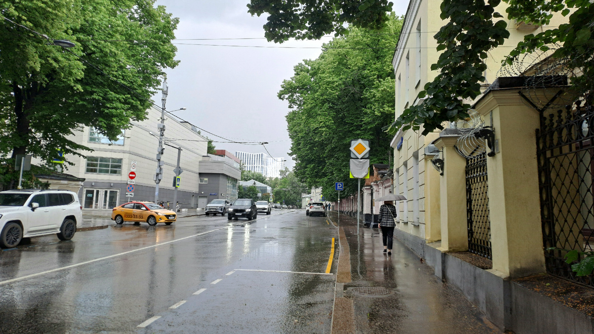 И всё-таки красивая Москва. Даже в дождь.