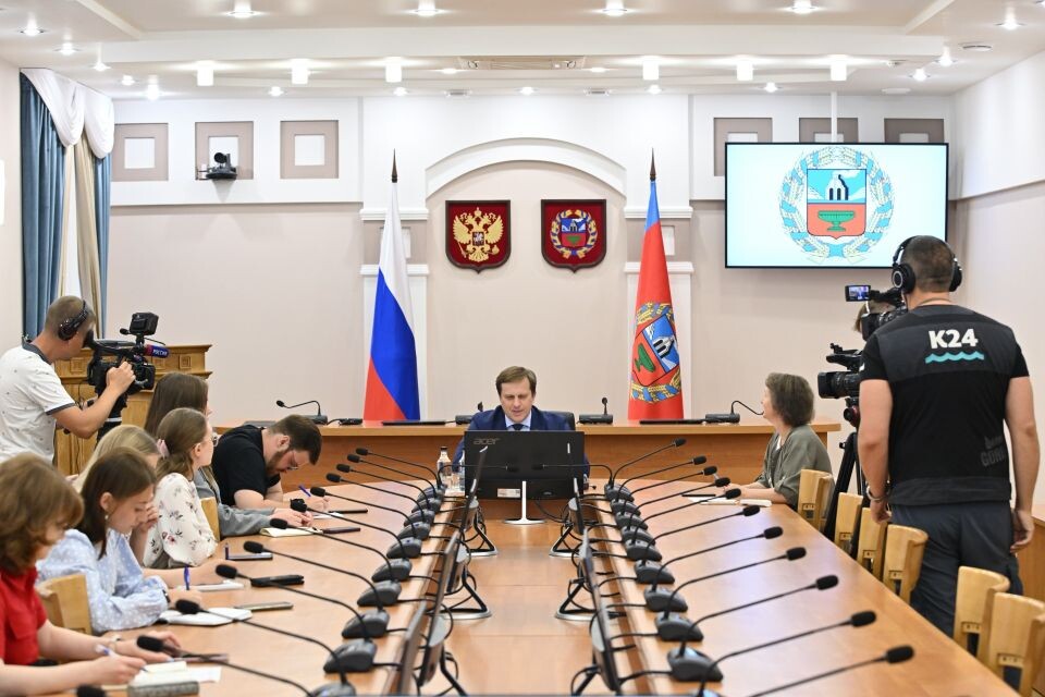    Пресс-конференция министра здравоохранения Алтайского края Дмитрия Попова. Источник: Предоставлено "Толку"
