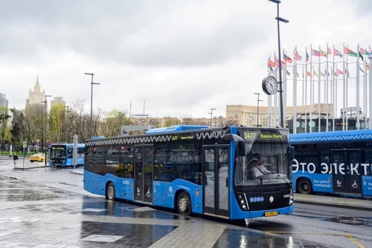    Более 300 новых автобусов для пригородных маршрутов пришли в Москву