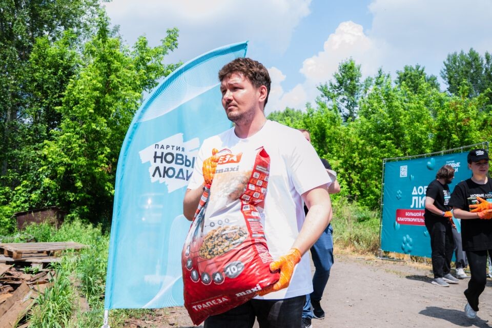    Благотворительный зоосубботник в Бийске. Источник: Павел Клинов