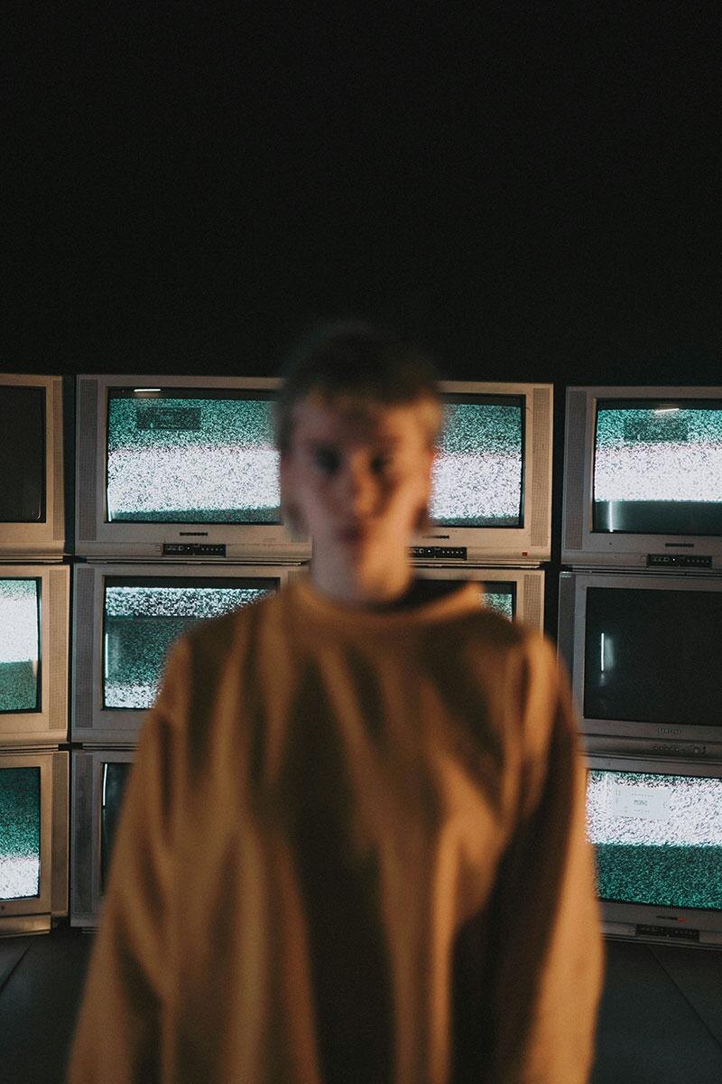 Levi Stute / Unsplash📷Хоррор работает с воображаемой угрозой, а тру-крайм — с документальной реальностью, но оба жанра обладают схожим эмоциональным эффектом