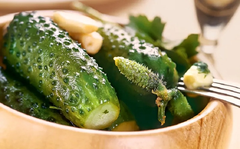 Хрустящие малосольные огурцы за 12 часов: вкус, как из настоящей бочки на вашей кухне