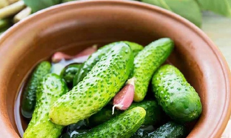Хрустящие малосольные огурцы за 12 часов: вкус, как из настоящей бочки на вашей кухне