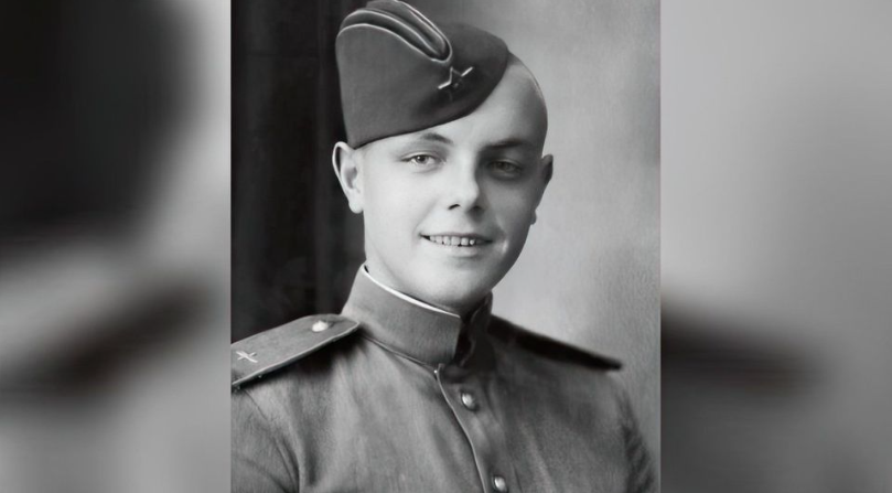 Кирилл Лавров в авиаучилище (1944)