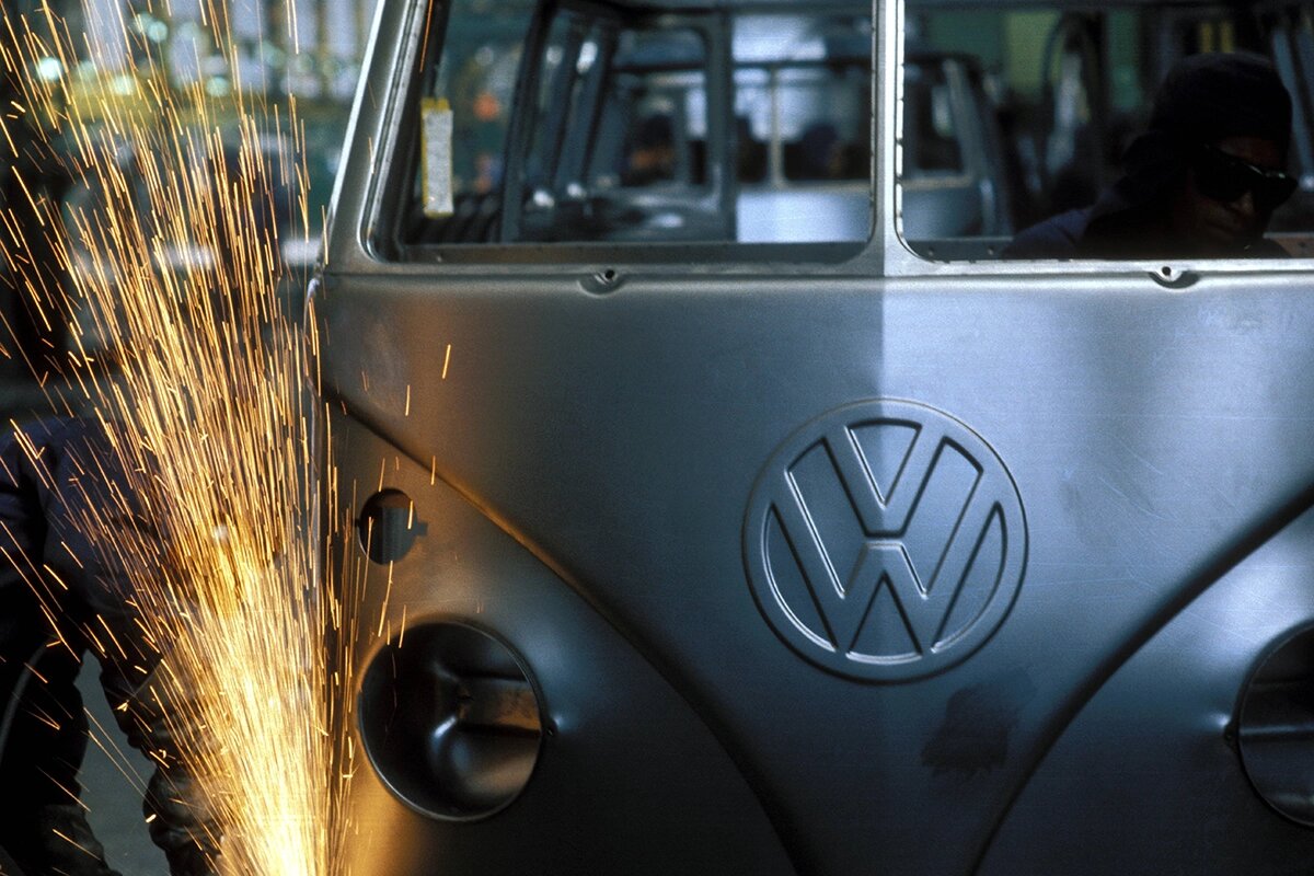  Imago / TASS- Производство Volkswagen T1 на заводе Werk der Volkswagen do Brasil. Бразилия, 1976 год