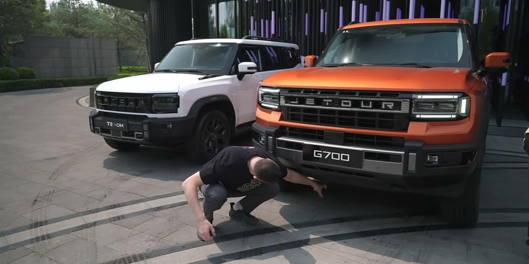 🔥 Очередной «убийца Крузака» 900 л.с.: рамный супергибрид Jetour G700, который уже едет в Россию!
