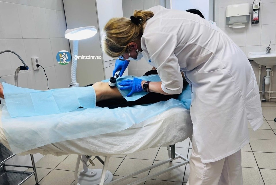    Екатеринбурженка во время работы за ноутбуком ставила его на ноги и заработала ожог. Фото: Минздрав Свердловской области