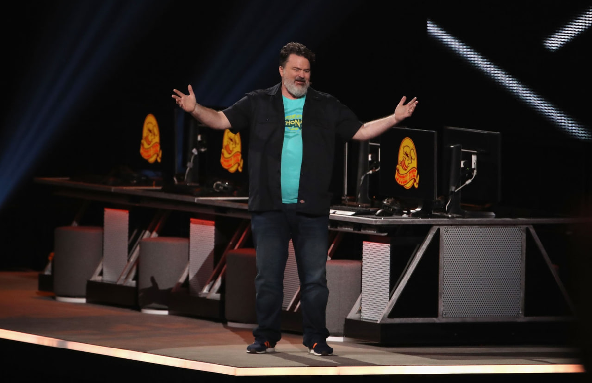 Тим Шейфер на сцене Xbox. В 2019 году это казалось спасением, а в 2026-м обернулось тревожным ожиданием.