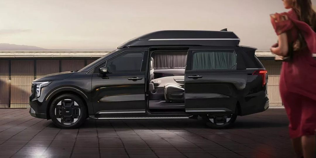Kia Carnival High Roof: новый минивэн получил высокую крышу и ещё больше пространства для пассажиров