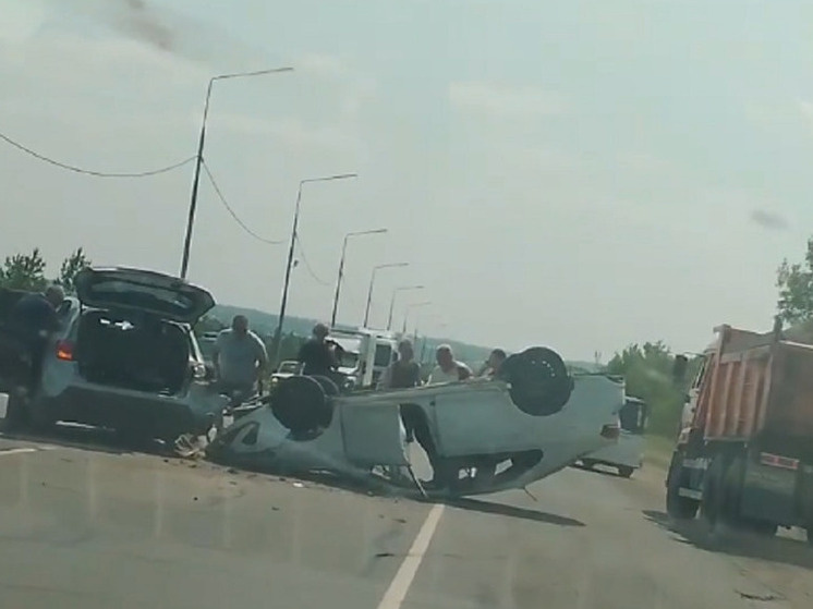     Фото: скриншот видео очевидцев в канале "Инцидент Барнаул"