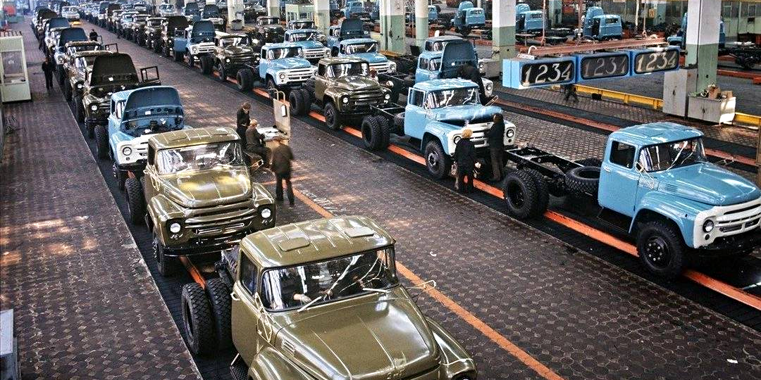 Почему СССР был крупнейшим автопроизводителем в мире, а Россия - нет? Делюсь своим мнением