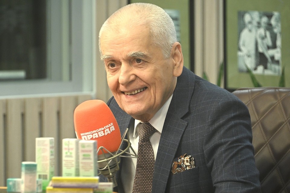    Геннадий Онищенко Академик РАН, Герой Труда ДНР - с политобозревателем «КП» Гамовым - в канун Дня медицинского работника. Михаил ФРОЛОВ