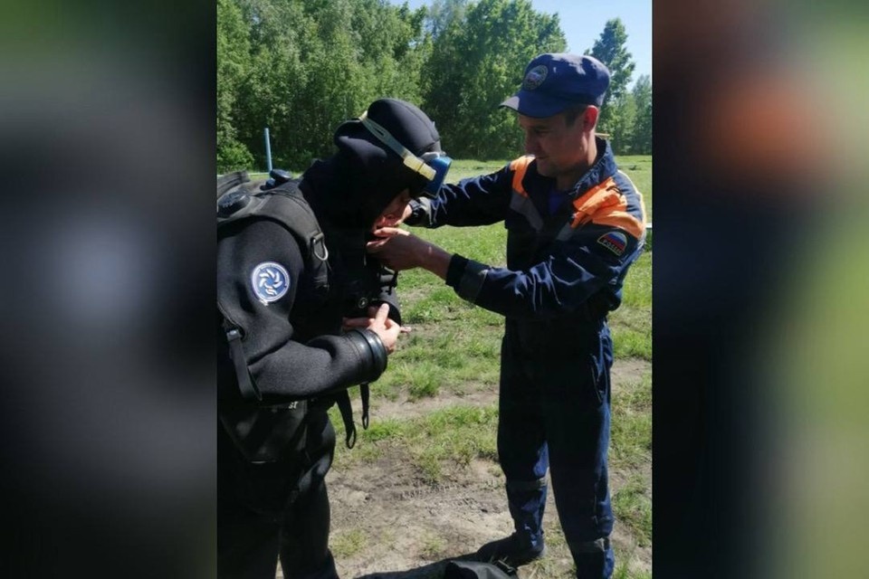    Найти тело ребенка удалось только на следующий день, когда на место выехала водолазная группа. Фото: пресс-служба ПСС Новосибирской области.