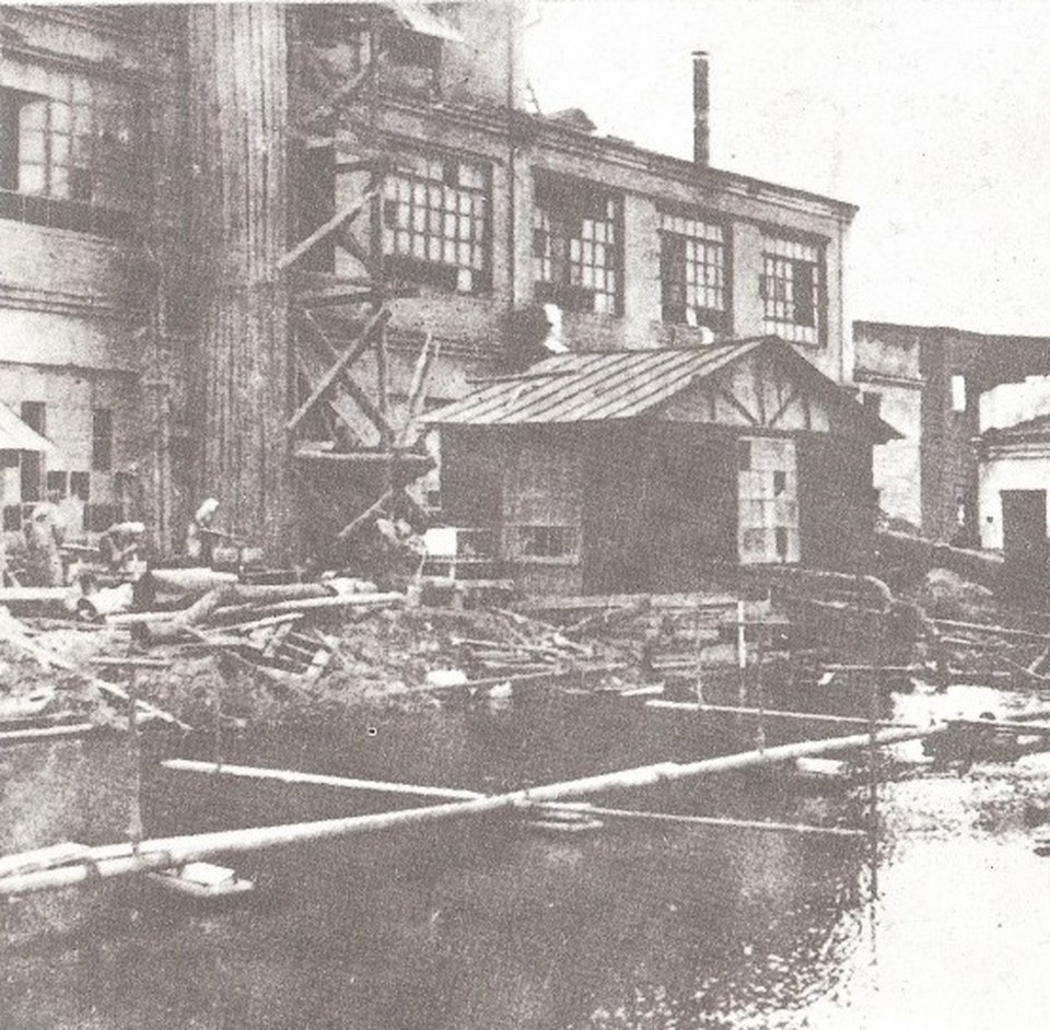    Апрелевский завод грампластинок осенью 1941-го. Фото - историко-краеведческий музей школы N3 имени Героя Советского Союза Петра Самохина (г. Апрелевка).