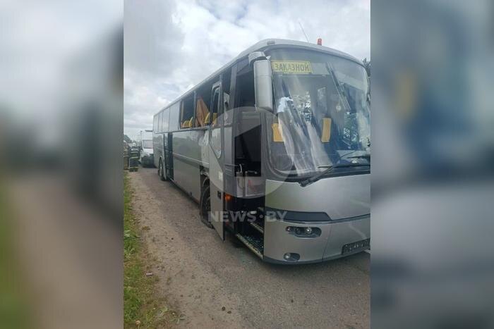 Кадр с попавшим под удар БПЛА автобусом. Фото © Telegram / NEWS.BY