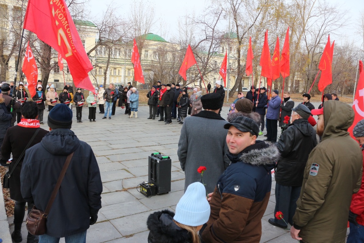 Фото из соцсетей. Митинг в Екатеринбурге.