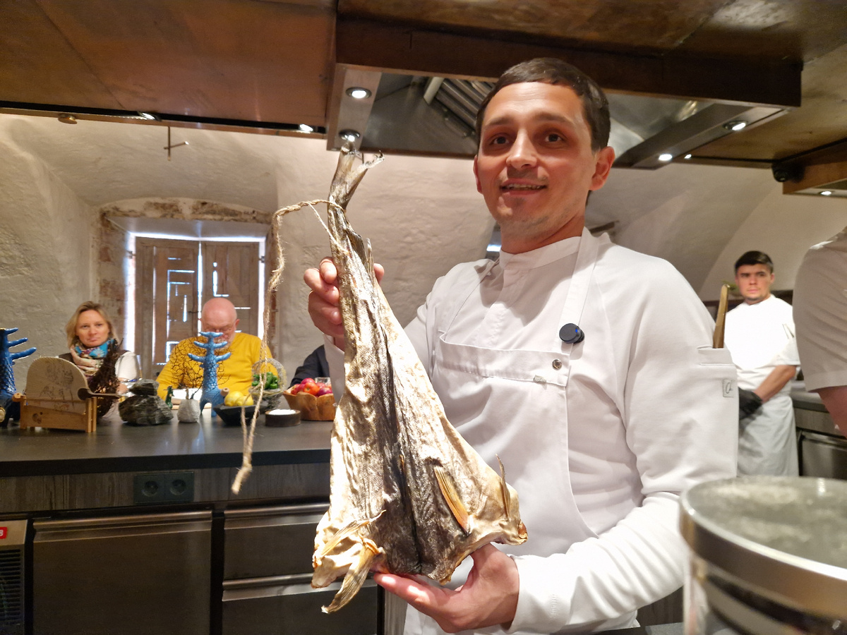 Андрей Аникиев с сушьём, сушёной треской.