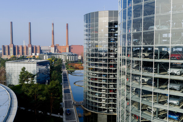 Всемирная штаб-квартира Volkswagen в Вольфсбурге / Julian Stratenschulte/picture alliance via Getty Images   📷