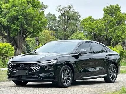 Ford Mondeo 2025: автомобиль, который вернул интерес к седанам