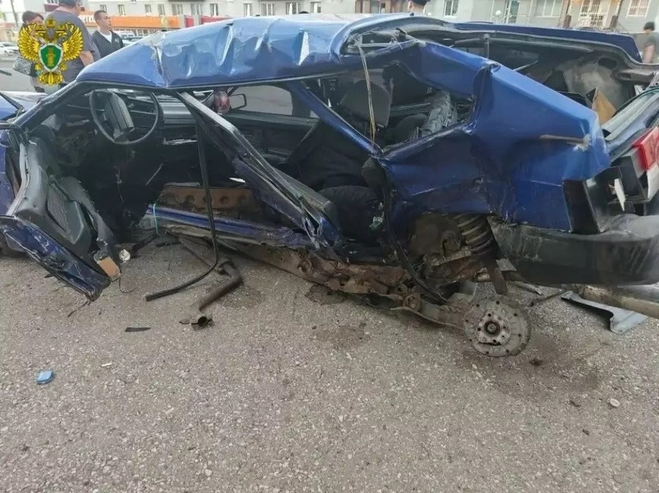    Удар пришелся со стороны водителя и пассажира, который сидел позади - шансов выжить практически не было. Фото: ГАИ по РБ