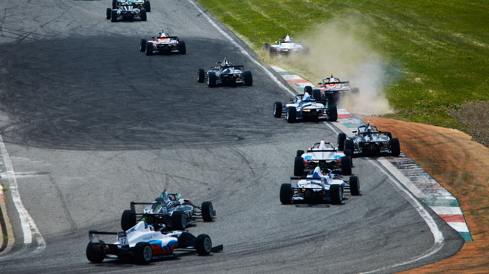 Кадры второго этапа чемпионата SMP Formula 4 из Казани.📷Фото: SMP Formula 4