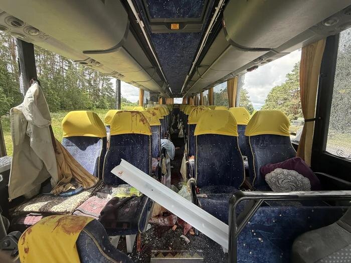 ВСУ ударили по автобусу с детьми. Обложка © Telegram / Егор Ковальчук