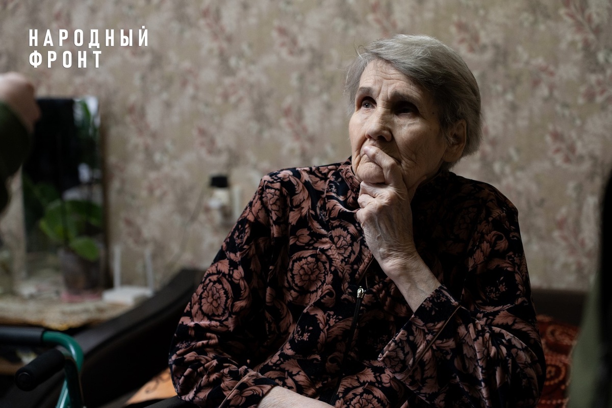 Представители Народного фронта доставили женщине все необходимое.  Фото: предоставлено пресс-службой Народного фронта