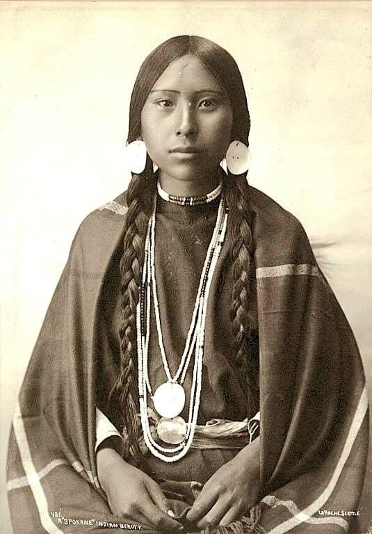Женщина из Спокана. 1897. Фотография Фрэнка Лароша. Источник — библиотеки Вашингтонского университета.