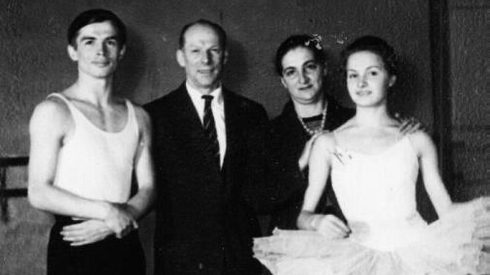 Рудольф Нуреев, Александр Пушкин, Наталья Камкова, Алла Сизова в репетиционном зале Академии русского балета им. А.Я. Вагановой, 1958.📷Фото: Санкт-Петербургский государственный музей театрального и музыкального искусства