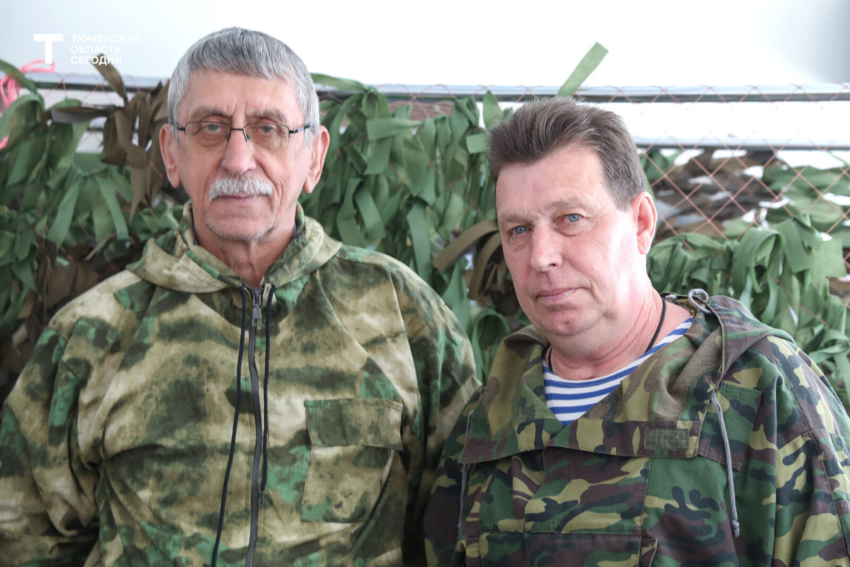    Председатель «Боевого братства» в Тюмени Валентин Глушко и Сергей Сазонов. Фото Екатерины Христозовой