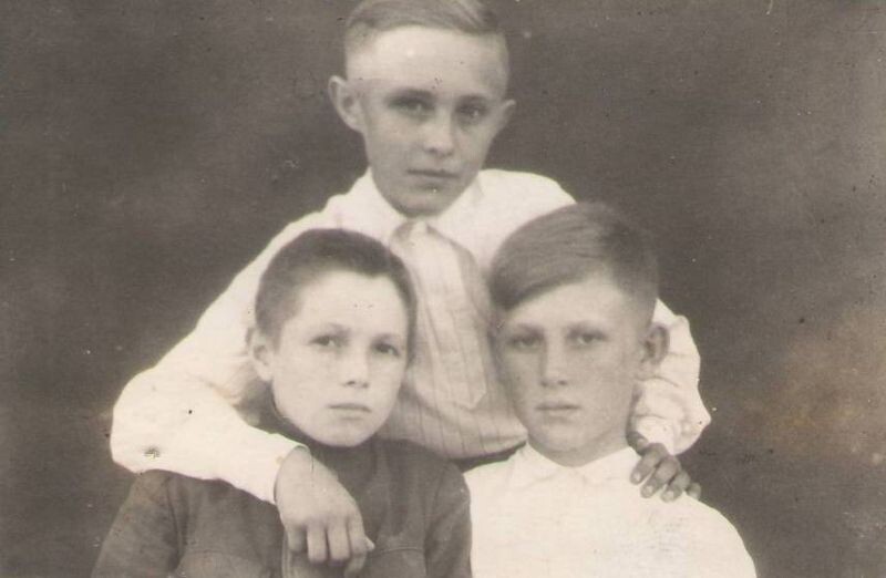    1948. 5-й класс. Лазченко К.Н. справа крайний admin