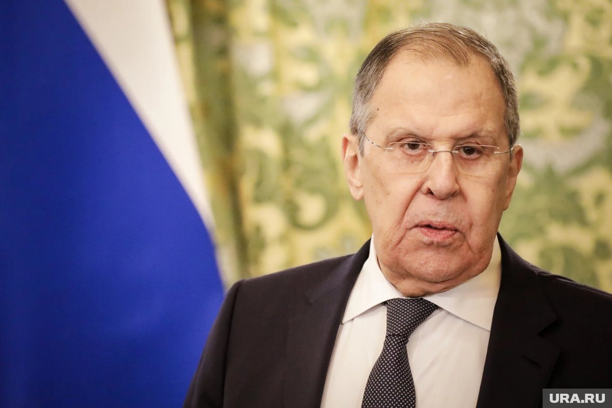     Лавров ответил на желание Киева сделать Крым островом